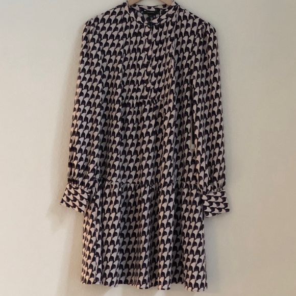 Gorgeous and graphic Halogen dress. - Picture 3 of 5